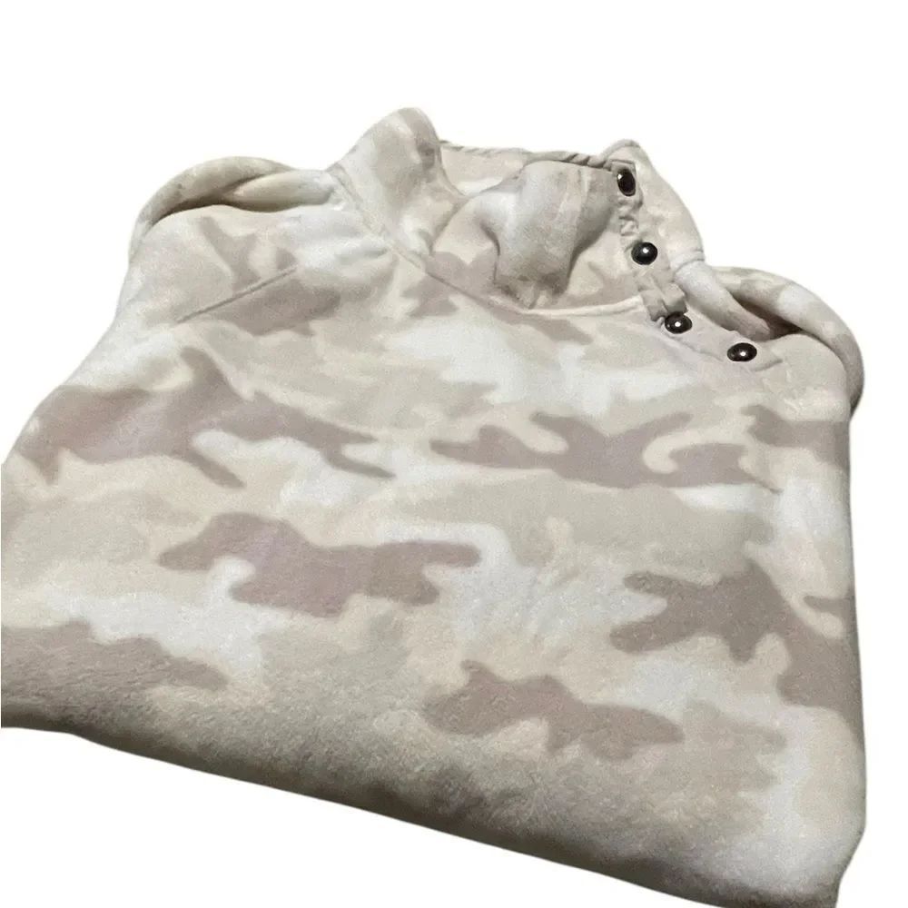 Green Tea size large Neutral Camo Mock Neck Pullover excellent